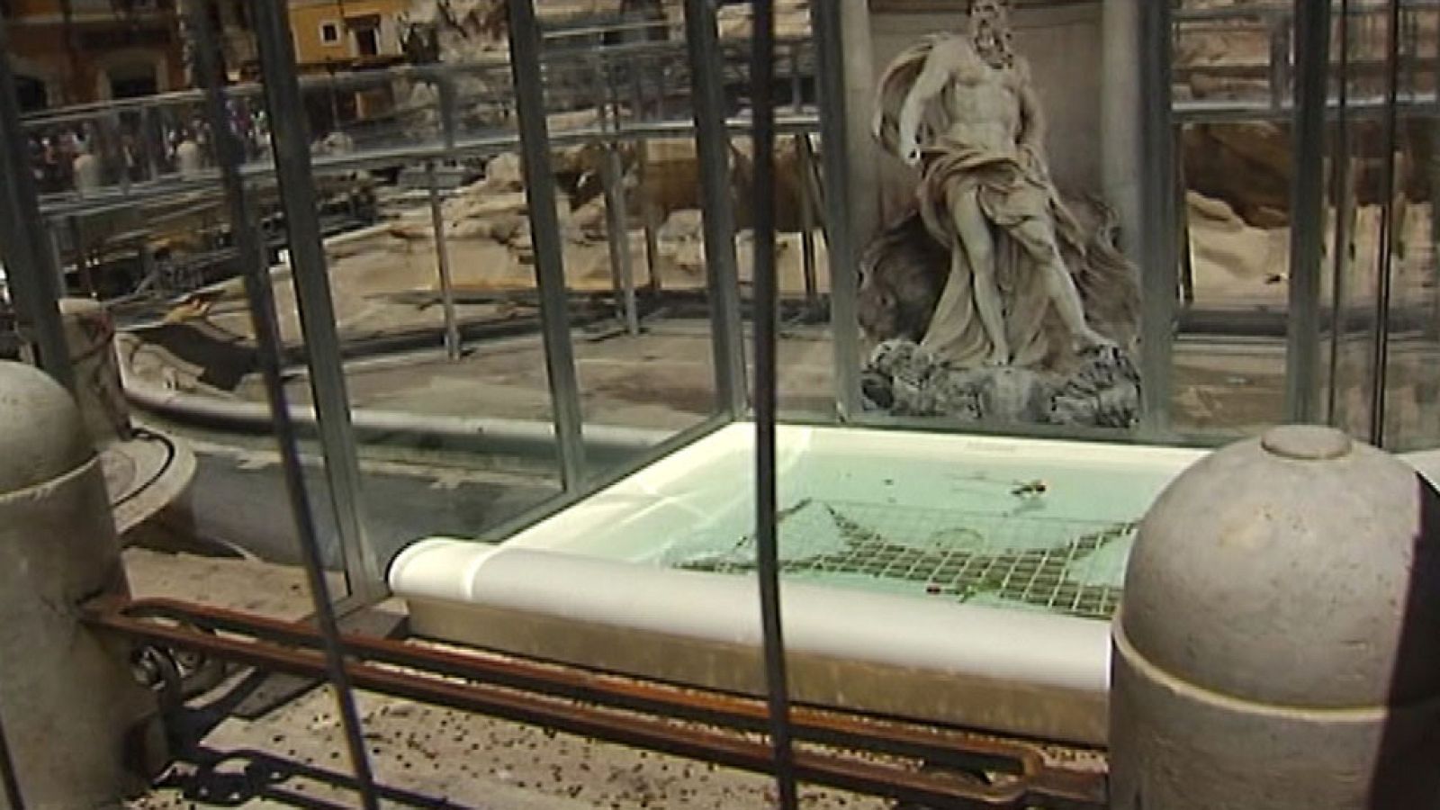 Vuelve el agua a la Fontana di Trevi tras año y medio de rehabilitación