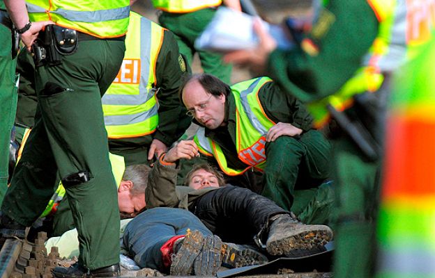  - Contra los trenes radioactivos