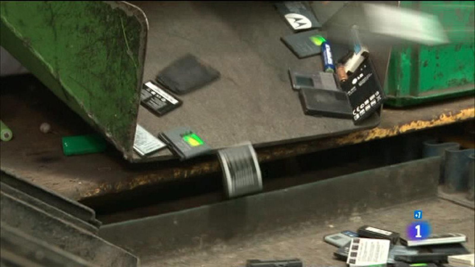 Comando Actualidad - Enganchados a la red - Reciclaje electrónico