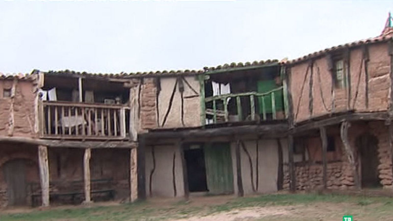 Un pueblo hecho de productos reciclados