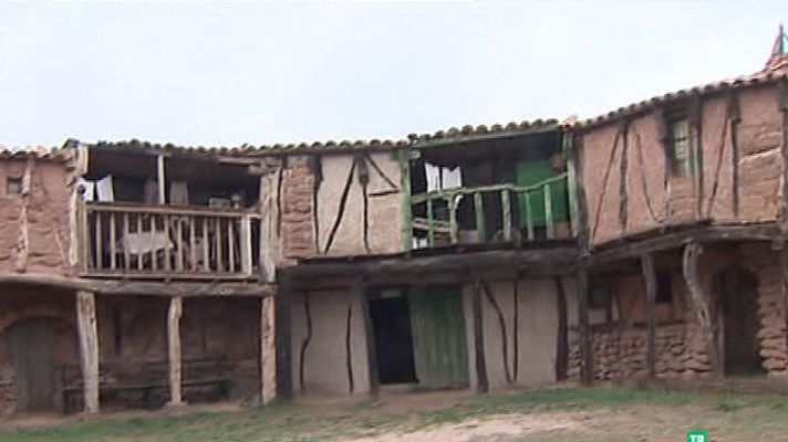 España Directo - Un pueblo hecho de productos reciclados