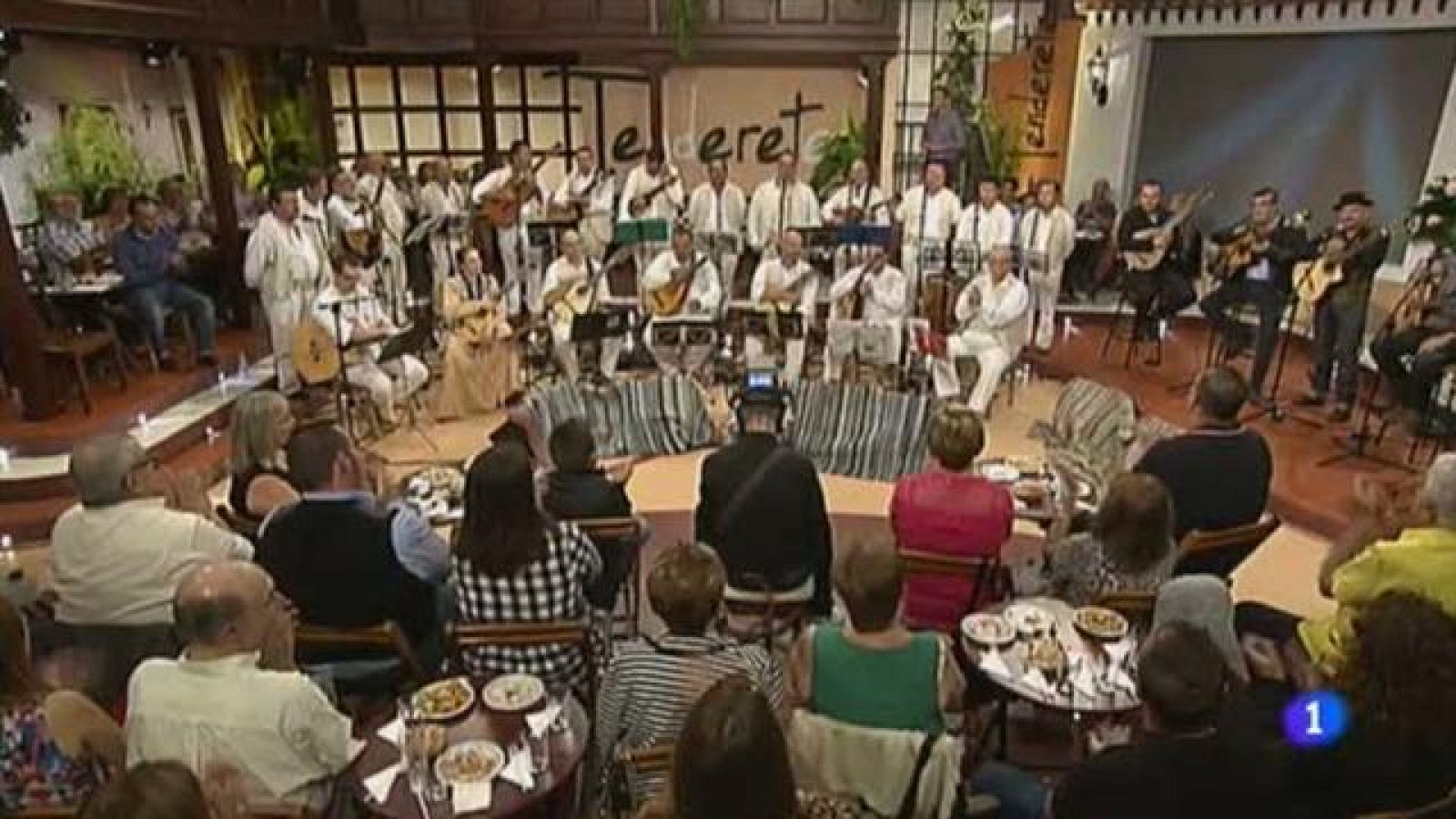 Tenderete - 08/11/2015 con los grupos "Sancocho" y "Canturía" - Tenderete | Ver