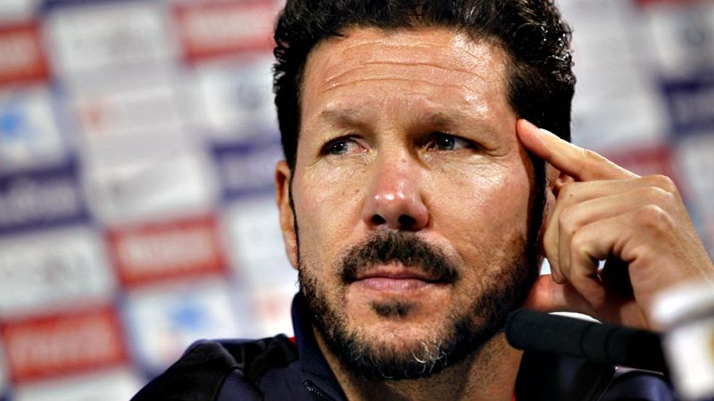 El argentino Diego Simeone, entrenador del Atlético de Madrid, remarcó hoy las cualidades de su equipo e "históricamente" del club rojiblanco de "trabajo, presión, contagio, contragolpe, competir...", pidió que en eso "no confundan a los hinchas" y a