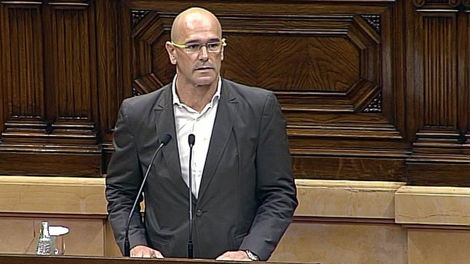 Romeva presenta la resolución independentista para el "inicio de una república catalana"