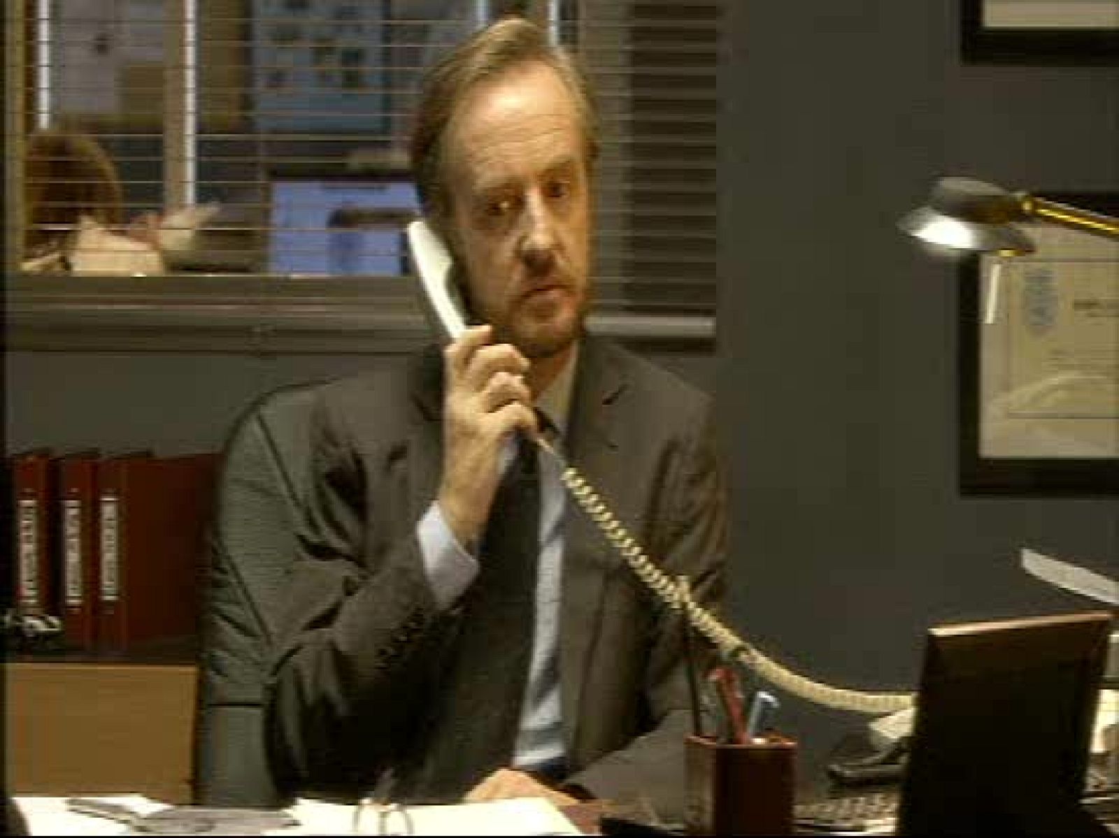 Guante Blanco. Toma falsa 3