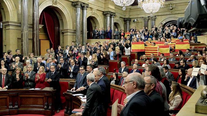 Telediario 1 - El Parlament aprueba la resolución independentista de Junts Pel Sí y la CUP con el voto en contra del resto de la oposición