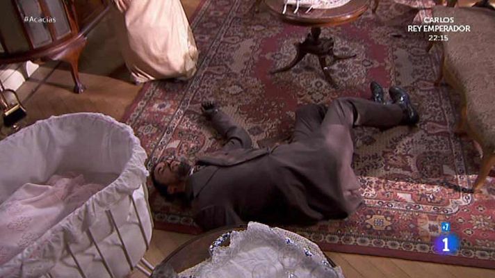 Acacias 38 - Justo pierde el conocimiento y cae al suelo