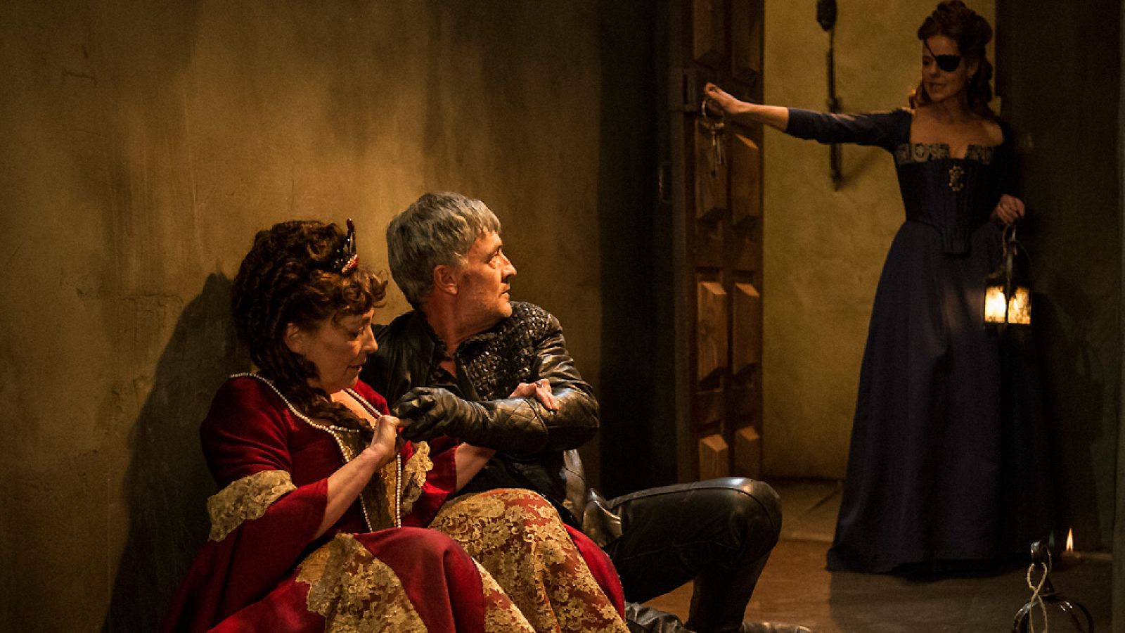 Águila Roja - "¿Estás fornicando con mi prisionera?"