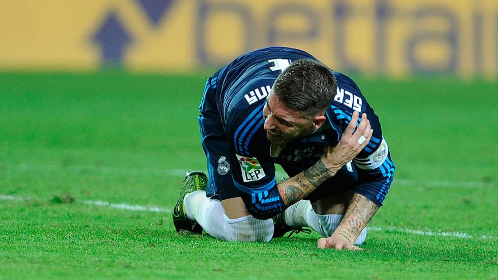 Ramos podría pasar por el quirófano para solucionar su problema en el hombro | Ver