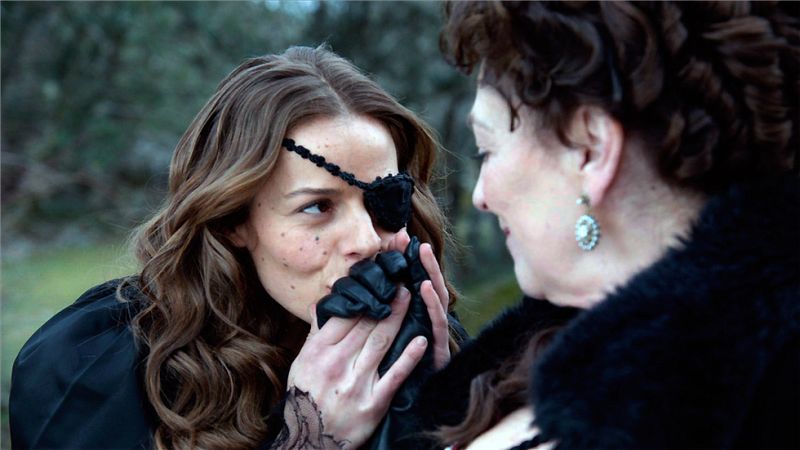 �guila Roja - Olivia salva a la Marquesa