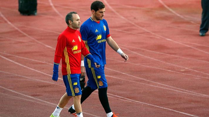Telediario 1 - Iniesta e Isco se ausentan del primer entrenamiento