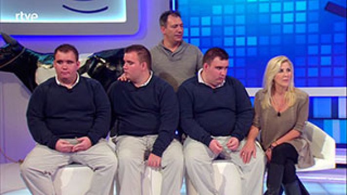  - Una sonrisa de sus trillizos con autismo implica un buen día