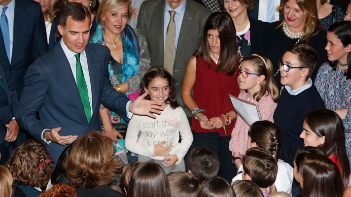 Telediario 1 - El rey a los niños: "Son días complicados"