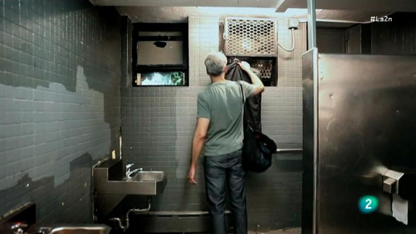 La 2 Noticias - Modelo de día, 'homeless' de noche - La 2 Noticias | Ver