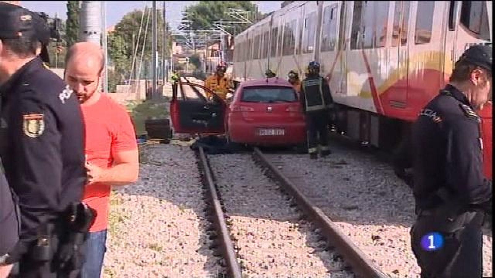Un home ha mort quan el seu cotxe ha estat envestit pel tren