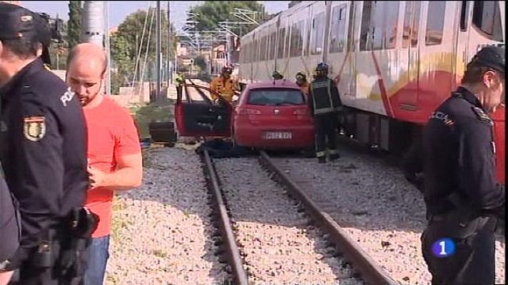 Informatiu Balear - Un home ha mort quan el seu cotxe ha estat envestit pel tren