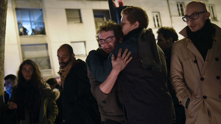 Telediario 1 - Aparente normalidad entre las grandes medidas de seguridad y consternación por los ataques