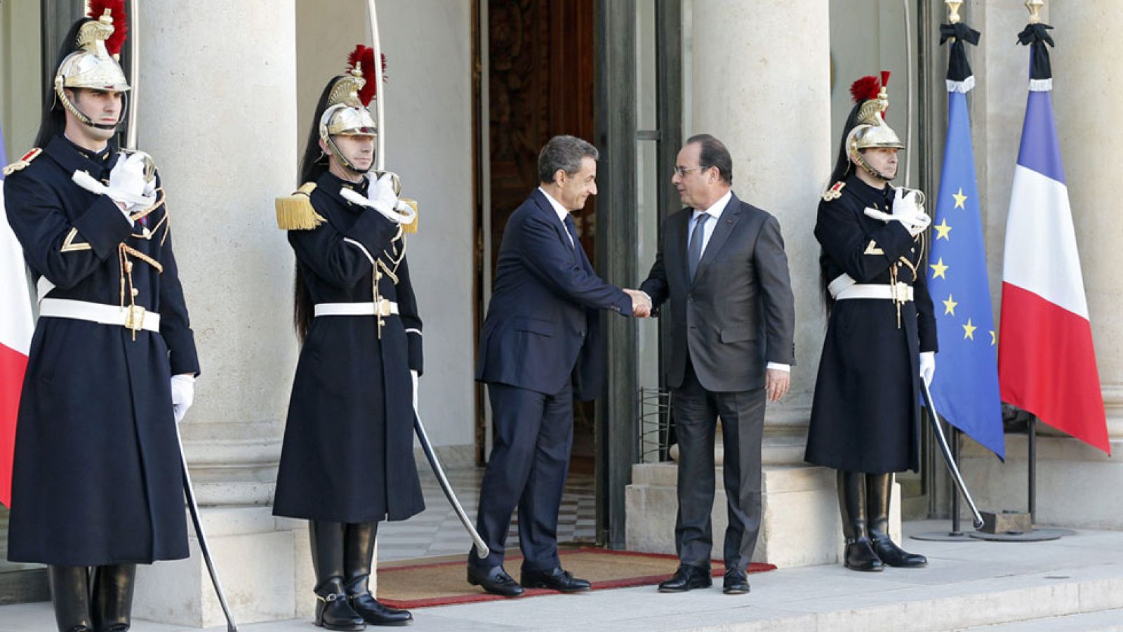 Hollande se reúne con los presidentes de las cámaras y líderes parlamentarios