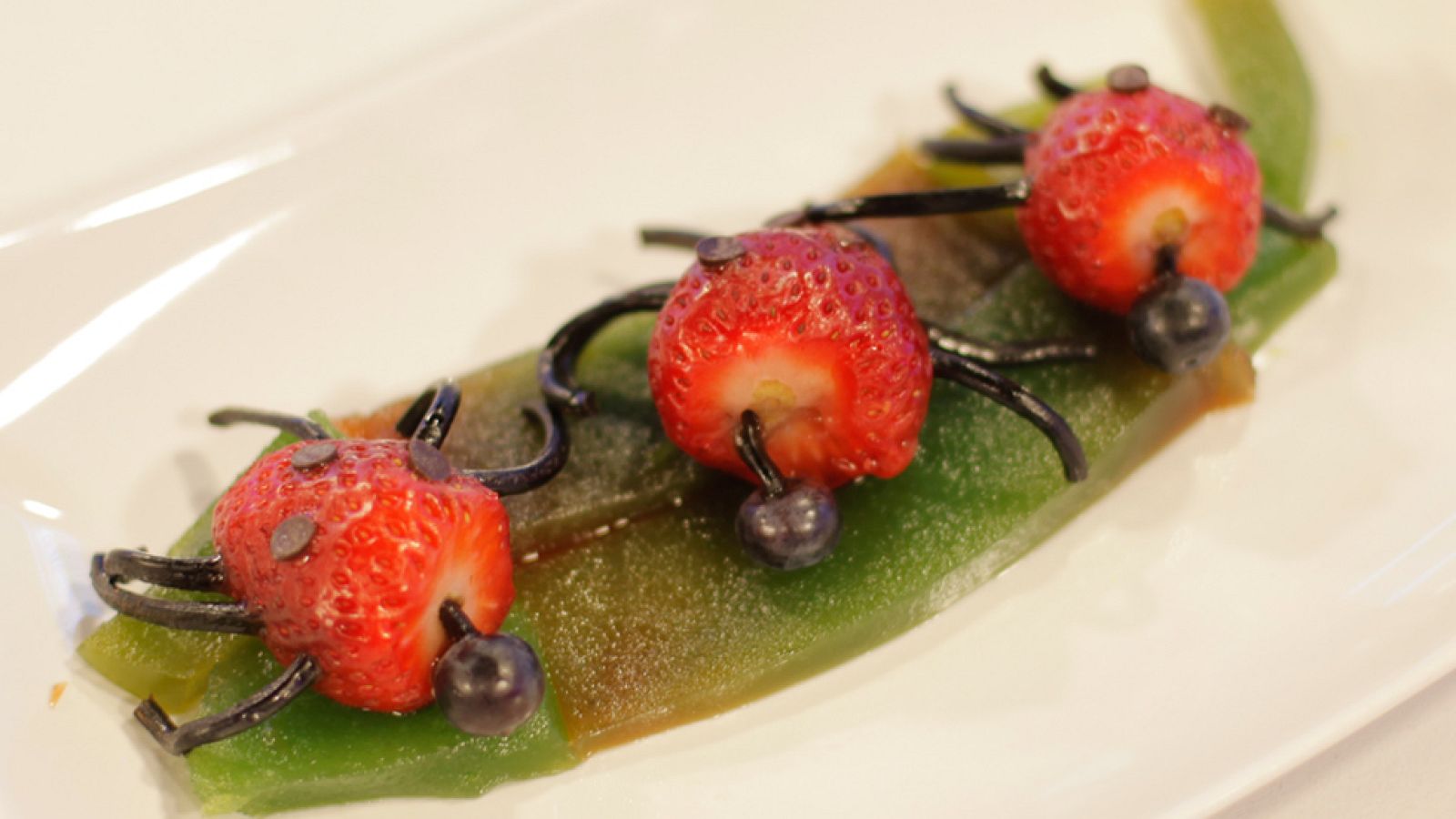 Mariquita de fresa y chocolate postres