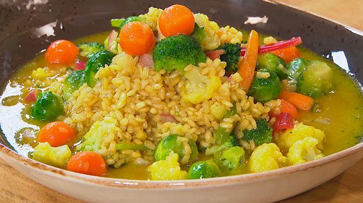 RTVE Cocina - Arroz integral con verduras y cítricos