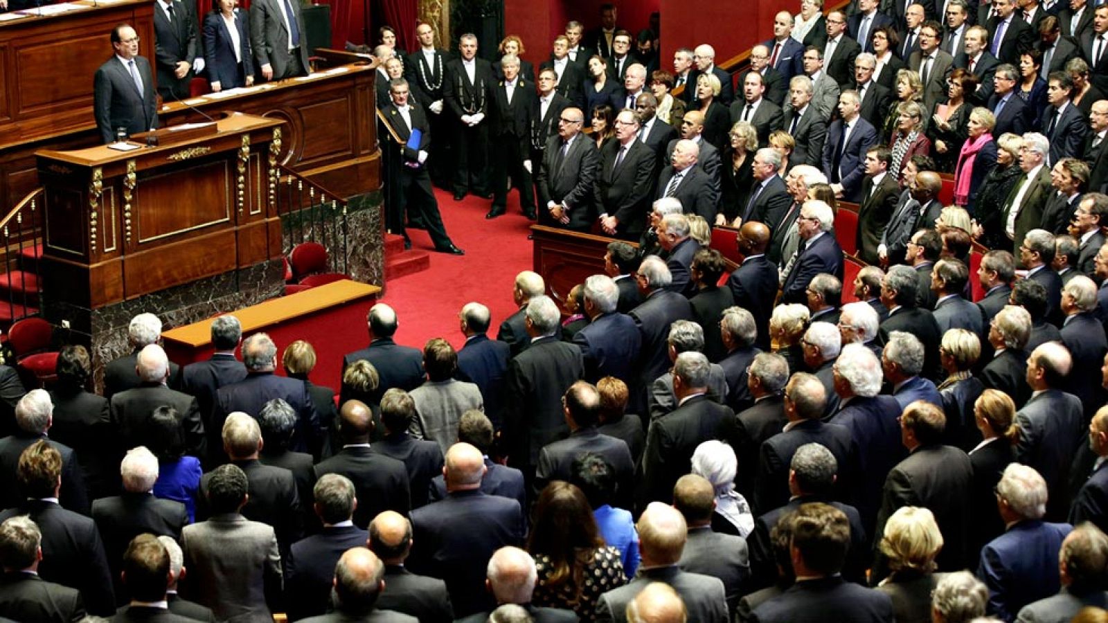 Hollande ordena prolongar tres meses el estado de emergencia y advierte a los terroristas: "No habr tregua"