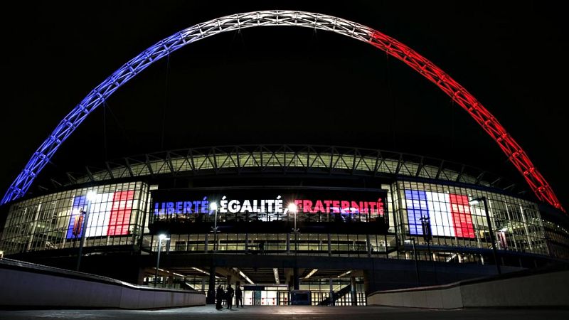 El seleccionador francés, Didier Deschamps, ha asegurado que este  martes en el amistoso en Wembley ante Inglaterra representarán a su  "país" y sus "colores" "con más orgullo que nunca", después de que el  pasado viernes París fuese víctima de vario