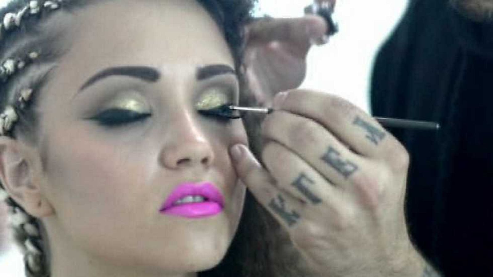 Cámara abierta 2.0 - Workshop Experience, #UnitedTweetsForRefugees en Tú Ruedas, El quinto elemento de Alejandro Suárez y Mariona Tena en #1minutoCOM - 14/11/15 - ver ahora