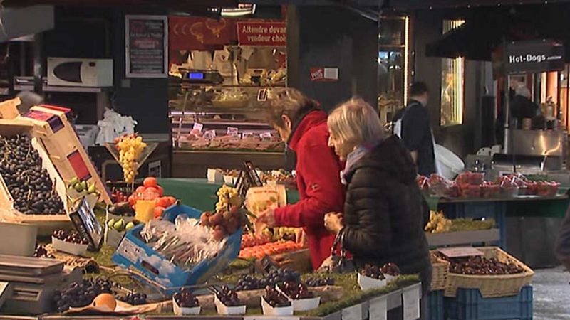 Los habitantes de la ciudad tratan con dificultad de recuperar la normalidad