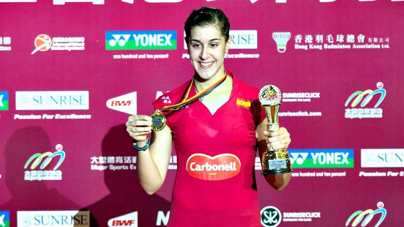 La española Carolina Marín, número uno del mundo y doble campeona mundial, ganó este domingo el Abierto de Hong Kong tras derrotar en la final a la japonesa Nozomi Okuhara, novena en el ránking, en tres sets (21-17, 18-21 y 22-20).