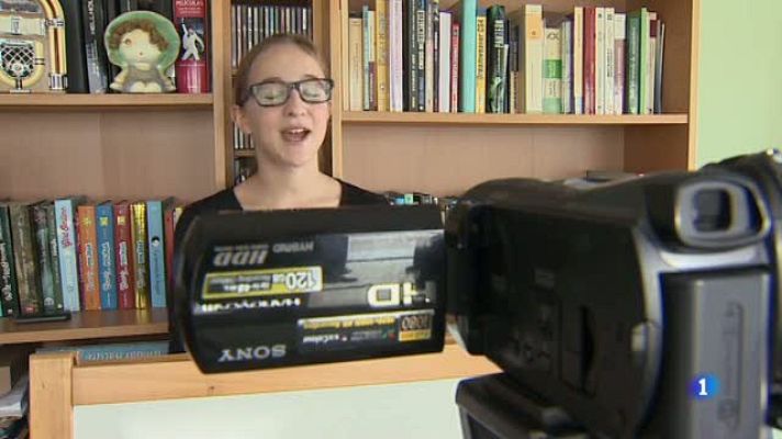 L'Informatiu - Us parlem del fenòmen "booktuber", els joves lectors que recoman llibres per internet