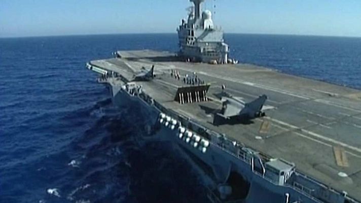 Telediario 1 - Francia despliega el portaaviones Charles de Gaulle para actuar contra posiciones del EI