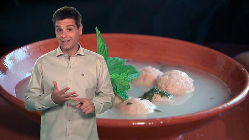 Sopa de alb�ndigas con hierbabuena