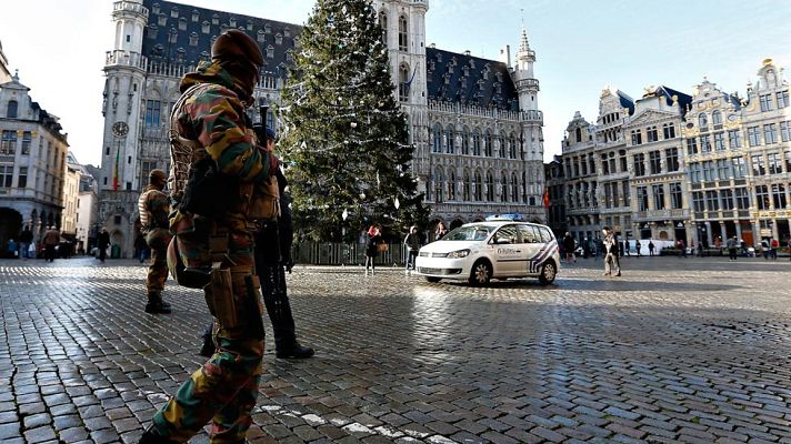 Telediario 1 - Cinco nuevos detenidos en Bélgica tras los 16 arrestados en la operación del domingo