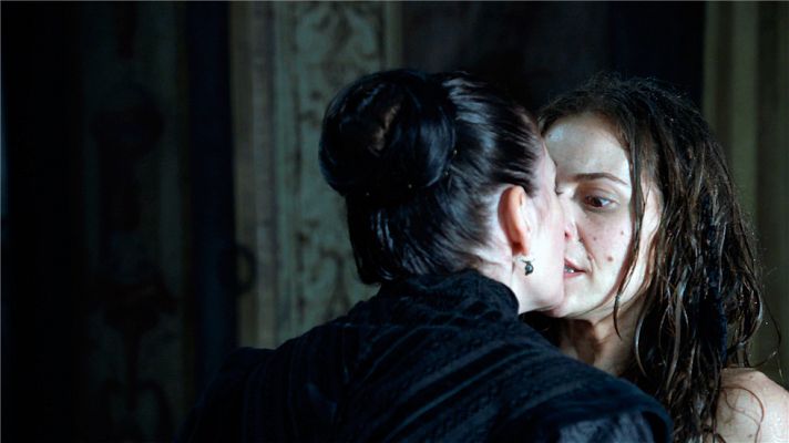 Águila Roja - ¡Soledad besa a Lucrecia!