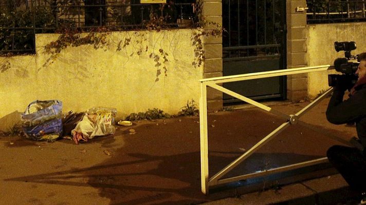 Telediario 1 - El hallazgo de un cinturón bomba en París presenta nuevas incógnitas sobre Salah Abdeslam