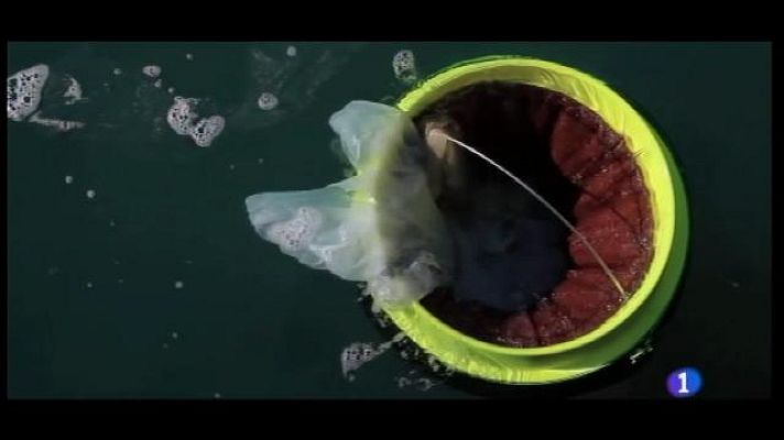 Informatiu Balear - Una paperera marina