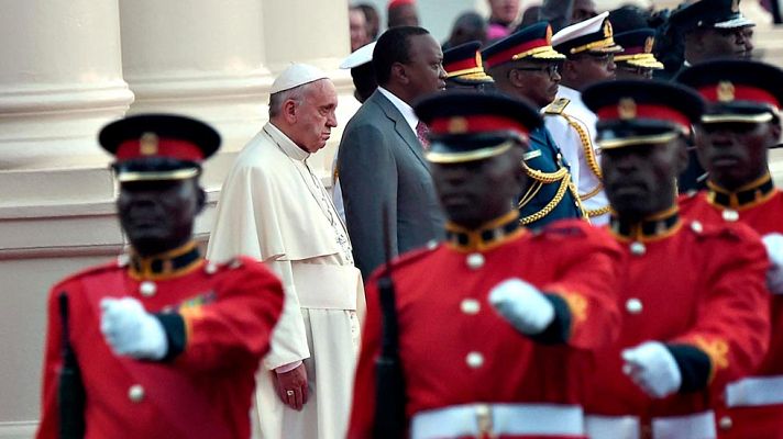  - El papa Francisco ha advertido contra la pobreza como incentivo de la violencia y el terrorismo en Kenia, primera parada de su gira africana