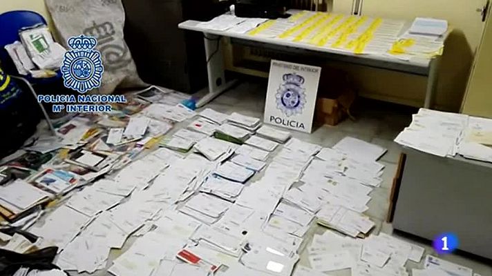 Telediario 1 - Detenido un cartero que llegó a almacenar 3.200 cartas del reparto en un trastero