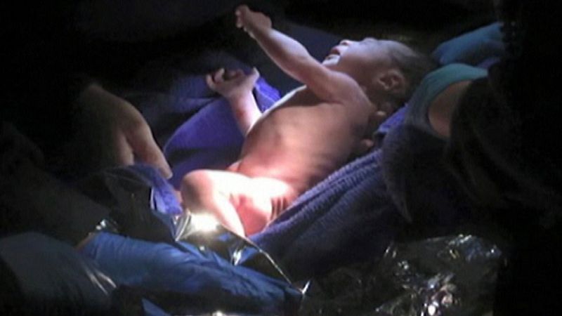 Encuentran un bebé en un pesebre de una iglesia de Nueva York