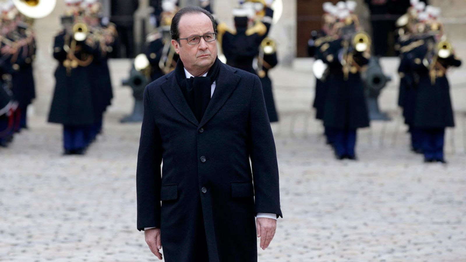 Hollande promete destruir al "ejército de fanáticos" en el homenajes a las víctimas del 13N - Informativo 24h | Ver