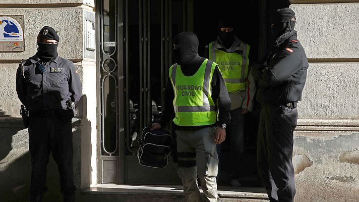 Informativo 24h - Tres detenidos en Barcelona por captar y adiestrar terroristas para el Estado Islámico