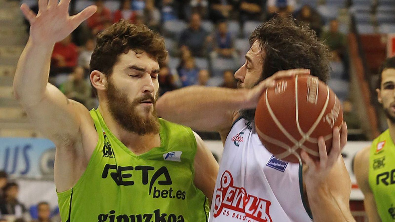 El Baloncesto Sevilla se ha adjudicado la victoria en San Sebastián (68-76), en un partido en el que le ha tocado sufrir al final después de tener en el tercer cuarto 22 puntos de ventaja.