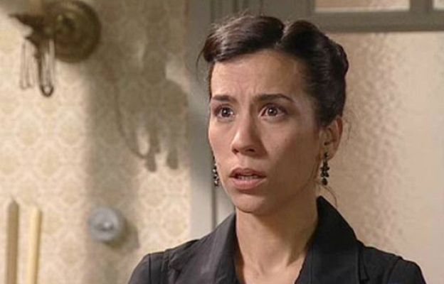 Amar en tiempos revueltos - Manolita se entera de la enfermedad