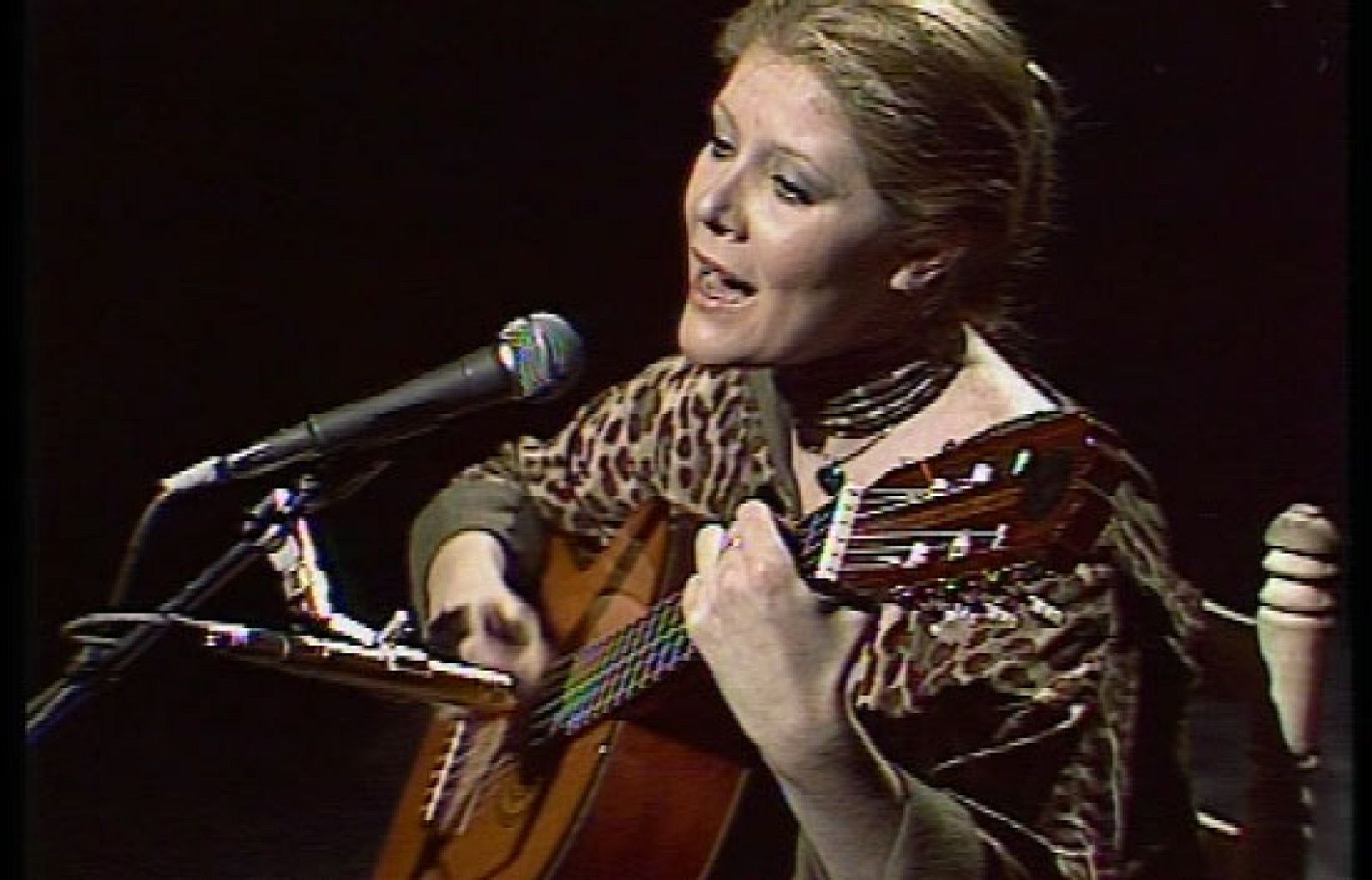 Nosotros - Maria Garralón canta "No matéis mi planeta" | Ver