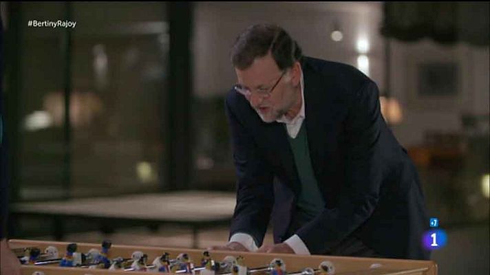En la tuya o en la mía - Bertín y Rajoy, frente a frente en el futbolín