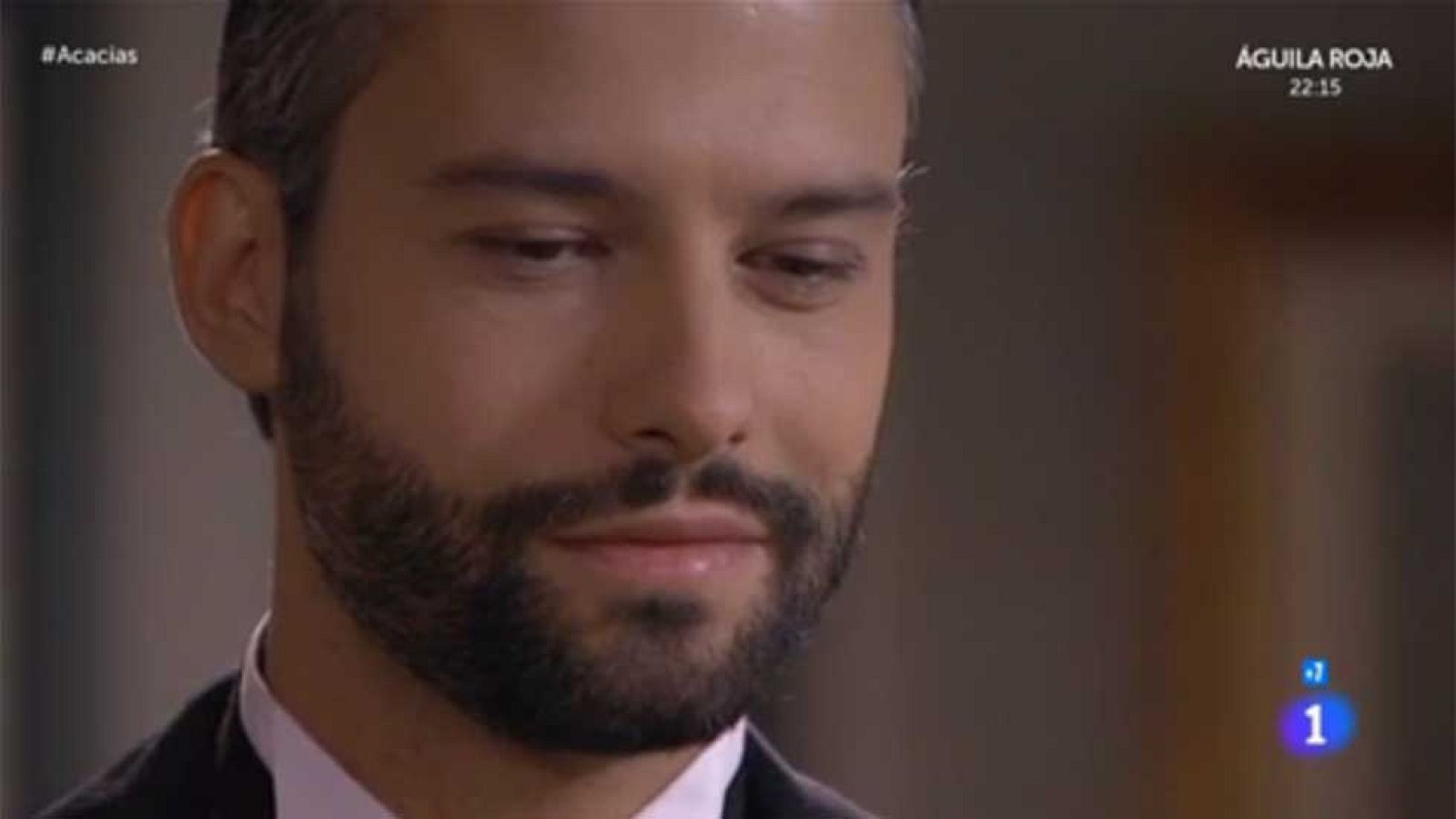 Acacias 38 - Cayetana firma la documentación de Felipe