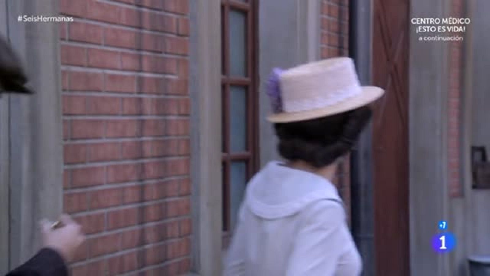 Seis Hermanas- Carlitos y Sofía le cuentan a Don Ricardo quién es Hilario | Ver