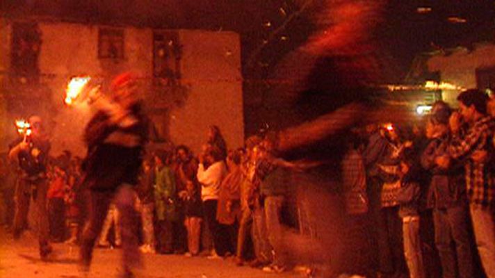 Catalunya retalls - A vora del foc