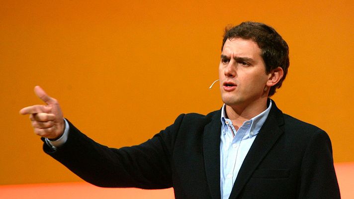 Telediario 1 - Rivera: "Hay una operación en la calle Génova y Ferraz, salvar al soldado Sánchez"