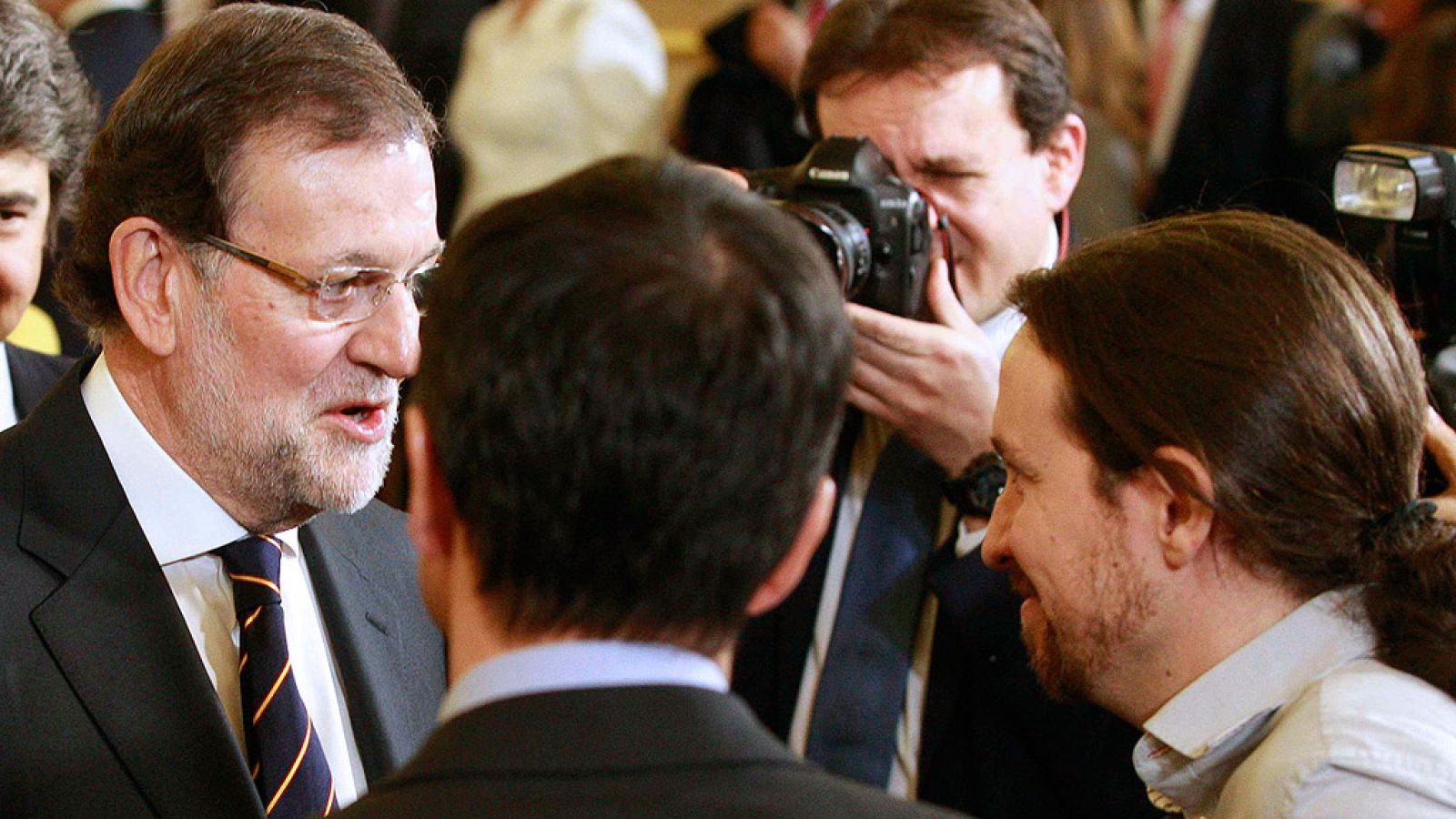 Los candidatos celebran una Constitución que piden "reformar", menos Rajoy, que no lo ve una "prioridad"